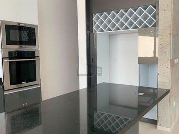 Casa en Venta en Cumbres del Lago, caseta de vigilancia 24 horas, 4 recámaras