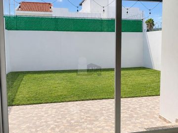 Casa en Venta en Cumbres del Lago, caseta de vigilancia 24 horas, 4 recámaras