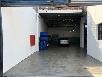 VENTA DE GALPON CON GRUA Y DEPTO 3AMB EN POMPEYA