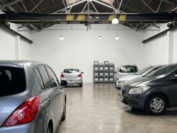 VENTA DE GALPON CON GRUA Y DEPTO 3AMB EN POMPEYA