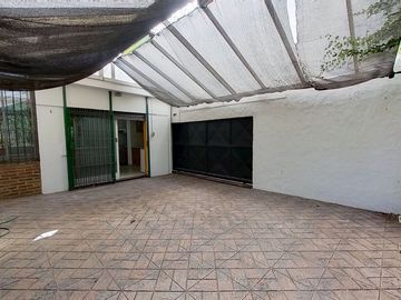 VENTA PH AL FRENTE 3 AMB C/PATIO Y COCHERA,BERNAL!