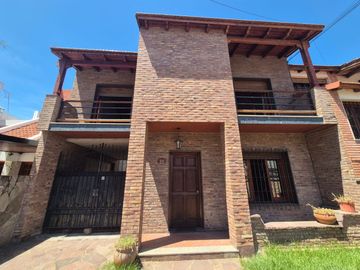 Venta Casa 5 Dormitorios Zona Norte Rosario
