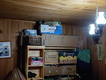 Lote 4870 m2,  muy arbolado y casa, Pza. Huincul