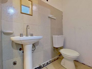 VENTA LOCAL EN ZONA MUY COMERCIAL DE CABALLITO
