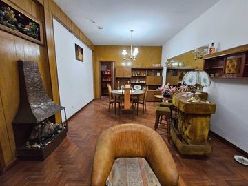 VENTA CASA 4 AMBIENTES MERLO - PARQUE Y COCHERA