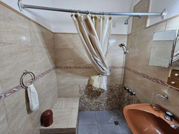 VENTA CASA 4 AMBIENTES MERLO - PARQUE Y COCHERA