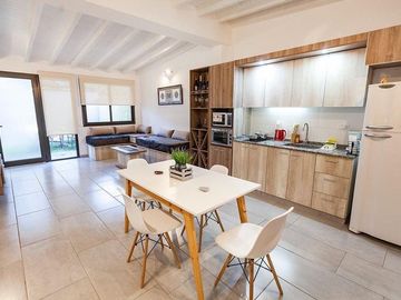 COMPLEJO DE 2 CASAS TIPO DUPLEX,CHACRAS DE CORIA