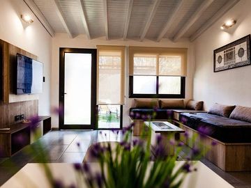 COMPLEJO DE 2 CASAS TIPO DUPLEX,CHACRAS DE CORIA