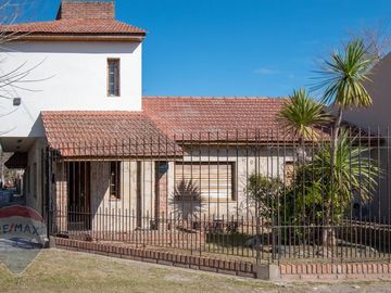 CASA 5 DORMITORIOS EN VENTA LA PLATA