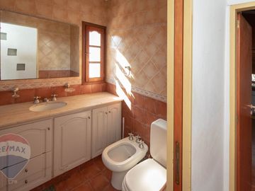 CASA 5 DORMITORIOS EN VENTA LA PLATA