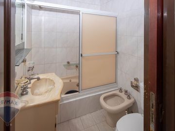 CASA 5 DORMITORIOS EN VENTA LA PLATA