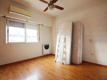 VENTA DEPARTAMENTO 2 AMBIENTES LUMINOSO CON BALCON