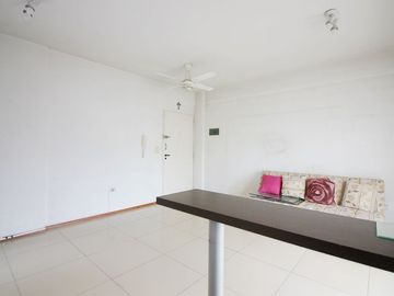 VENTA DEPARTAMENTO 2 AMBIENTES LUMINOSO CON BALCON