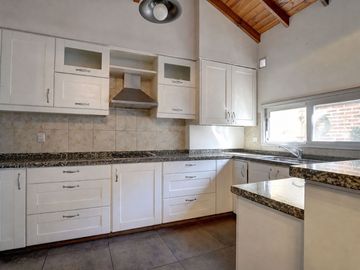 PH 4 AMB EN VENTA EN LOMAS DEL MIRADOR CON PATIO