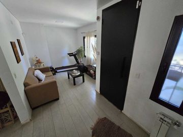 HERMOSO DUPLEX DE 4 AMB. CON COCHERA Y PARQUE