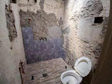 VENTA DE CASA Y QUINCHO A TERMINAR  EN MERLO BS AS