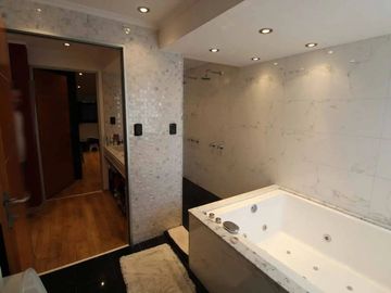 VENTA CHALET  4 AMBIENTES, M. MORENO 700 MORON