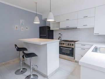 Casa amplia con 3 dormitorios y cochera Candioti
