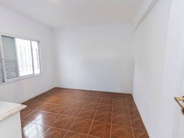Casa amplia con 3 dormitorios y cochera Candioti
