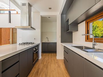 CASA EN VENTA EN UNA SOLA PLANTA 3 DORMIS Y PILETA