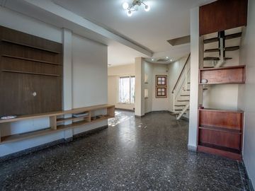 Casa En Venta  La Plata