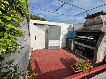 Casa En Venta  La Plata