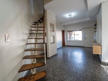 Casa En Venta  La Plata
