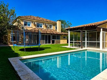 CASA EN VENTA EN BARRACAS DE IRAOLA
