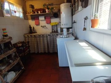 Venta casa 3 ambientes Y cochera B° Parque Bernal