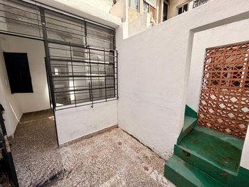 VENTA PH 3 AMBIENTES. TACUARI N 86, BERNAL ESTE.
