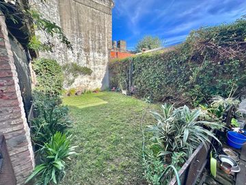 Venta casa 4 ambientes con quincho jardin y garage