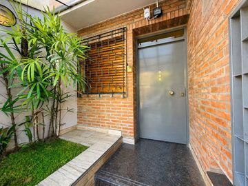 VENTA Casa única 7 amb con cochera y amplio jardín