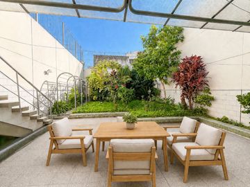 VENTA Casa única 7 amb con cochera y amplio jardín