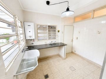 VENTA Casa única 7 amb con cochera y amplio jardín