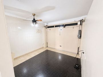 VENTA Casa única 7 amb con cochera y amplio jardín