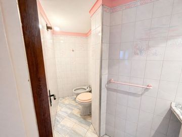 VENTA Casa única 7 amb con cochera y amplio jardín