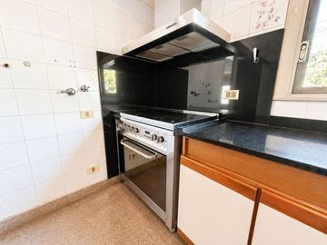 VENTA Casa única 7 amb con cochera y amplio jardín
