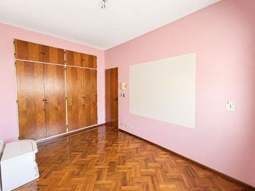 VENTA Casa única 7 amb con cochera y amplio jardín