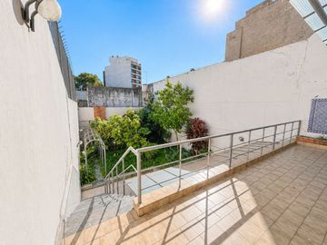 VENTA Casa única 7 amb con cochera y amplio jardín