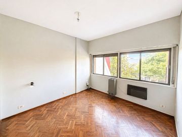 VENTA Casa única 7 amb con cochera y amplio jardín