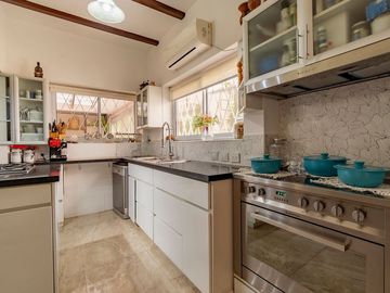 Casa en Venta 5 Amb. Ballester + cochera + pileta