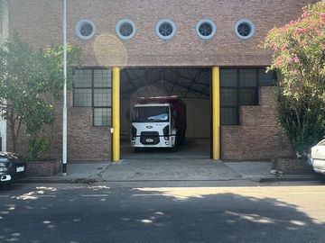 GALPÓN EN ALQUILER EN AVELLANEDA EXCELENTE ESTADO