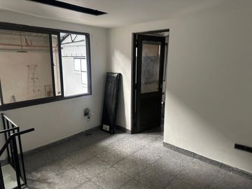 GALPÓN EN ALQUILER EN AVELLANEDA EXCELENTE ESTADO