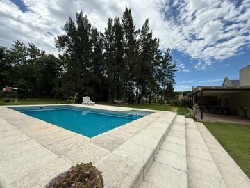 Casa 5 ambientes en Fincas de San Vicente chacras