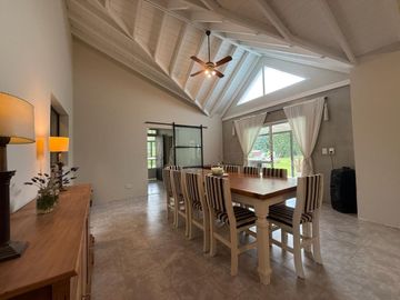 Casa 5 ambientes en Fincas de San Vicente chacras