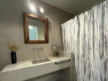 Casa 5 ambientes en Fincas de San Vicente chacras