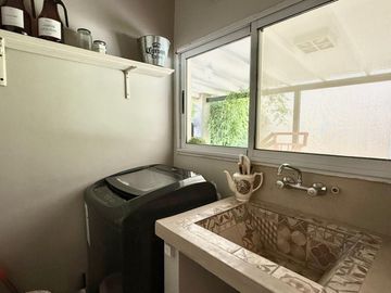 Casa 5 ambientes en Fincas de San Vicente chacras