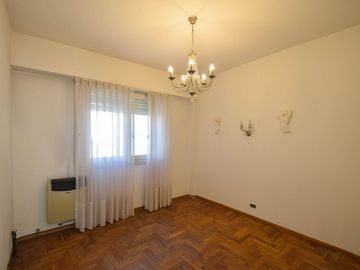 VENTA DEPARTAMENTO 2 AMB. FRENTE BALCON RECICLADO