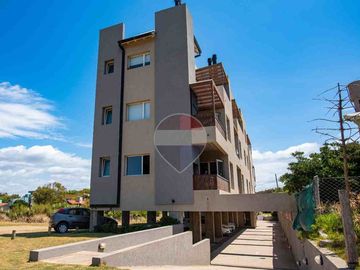 DEPARTAMENTO EN VENTA OSTENDE VISTA AL MAR COCHERA