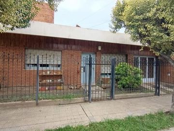 VENTA CASA 3 DORM MAS 2 DPTOS B° CUPANI CÓRDOBA